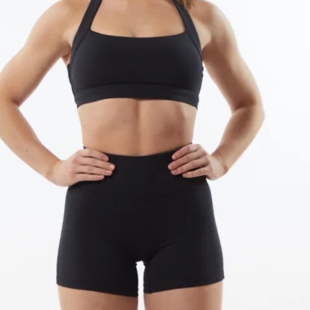Alphalete Pulse Surge Short - Blackout -